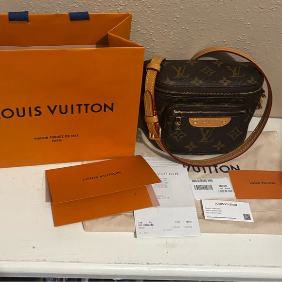 Louis Vuitton Mini Bumbag Women Monogram Pattern - Picture 5 of 15